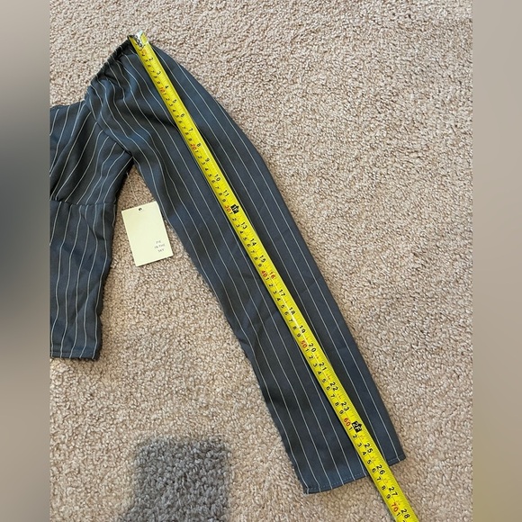 PIE IN THE SKY Gray Pinstripe Long Sleeve Crop Top - Picture 6 of 9